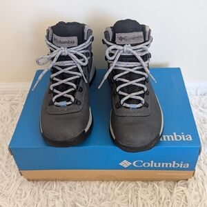 Columbia Hiking Boots (7.5)